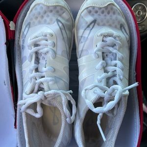 Nfinity Vengeance cheer shoes.Size 5.5 gently used